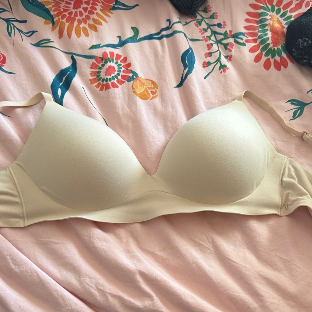 Victoria's Secret Smooth Light Nude T-Shirt Bra